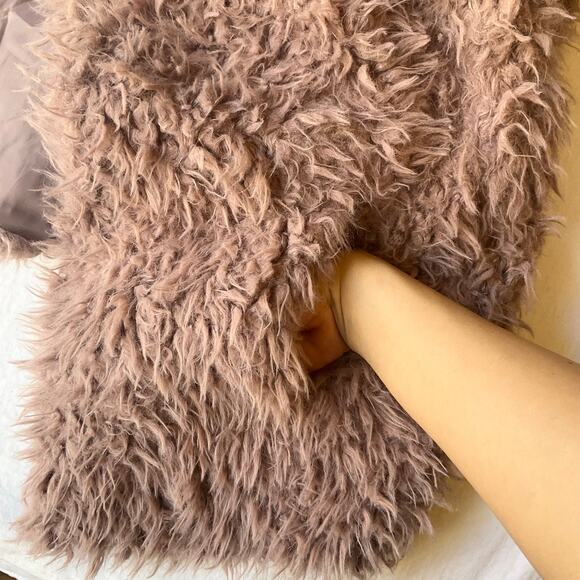 Charlotte Russe Women Vest size XS Taupe Pink Open Front Faux Fur - Picture 9 of 9